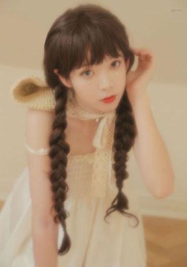 美女用手扒开自己下面