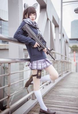 h翘屁嫩男吃军人的大东西视频
